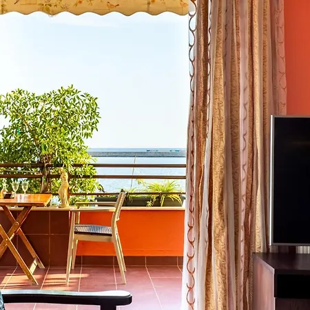 Grand Luxury Apartment Seafront Kalamata Extérieur photo